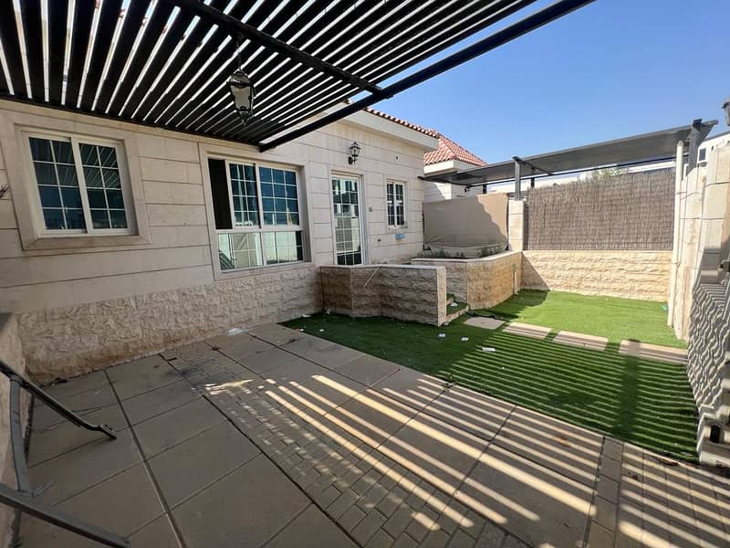 Вилла в Мирдиф, 2 cпальни, 60000 AED - 5872856