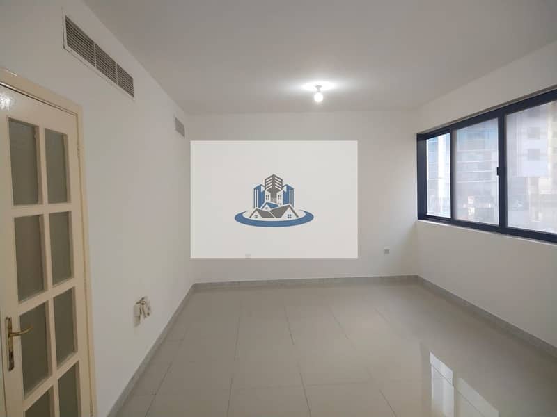Квартира в Мадинат Заид, 3 cпальни, 59999 AED - 5865492