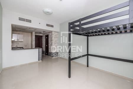 Studio for Rent in Dubai Sports City, Dubai - Well-priced and Impressive layout | Cozy