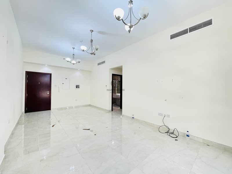 Hurry!!! Amazing 2 BHK appartment in Mirdif with balcony and with all amenities just 54k