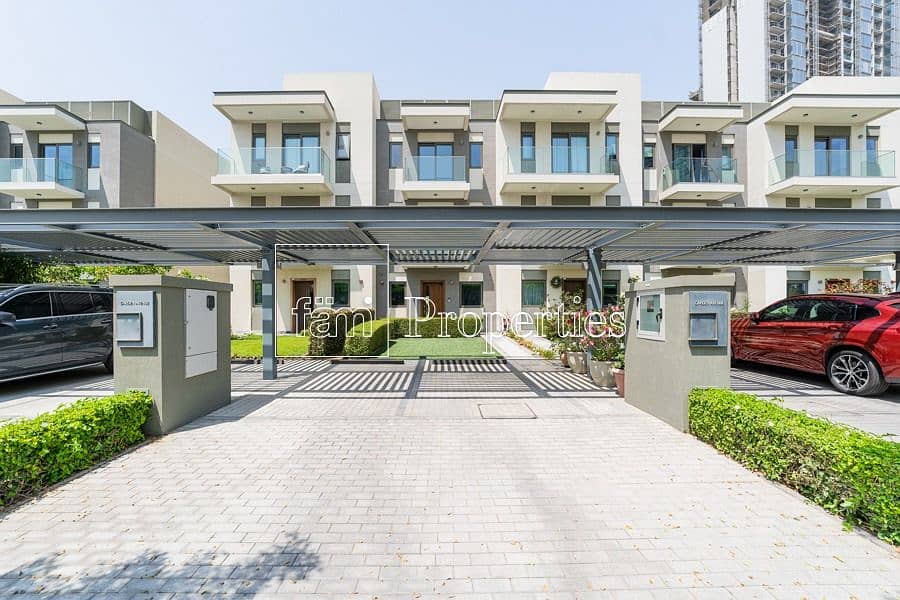 Sobha Townhouse  4 bedroom with lift for rent