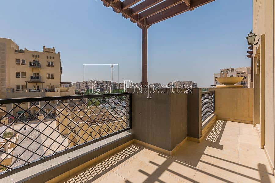 Spacious 1BR with larger terrace | Mid floor