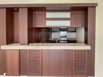 Vacant - High Floor - Equipped Kitchen
