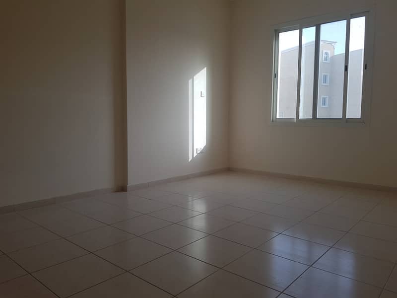 شقة في الحي الإماراتي،المدينة العالمية 1 غرفة 325000 درهم - 4197436