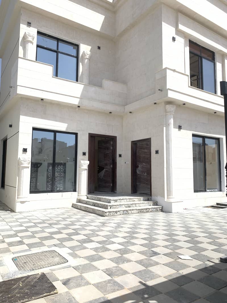For sale a villa with a stone front, vip finishing, freehold for life and w