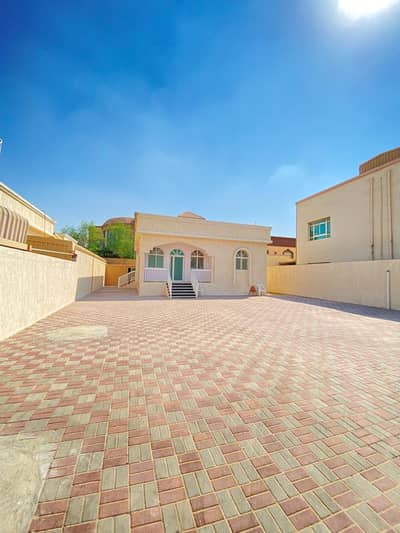 Ground floor villa for rent in Ajman, Al-Jurf area, very large yard, clean