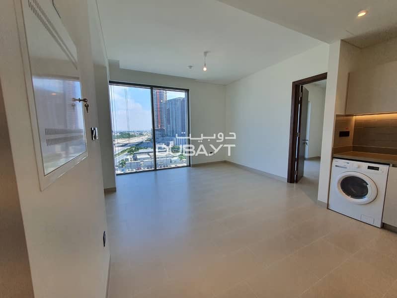 Beautiful Waterfront 2 Bedroom Apartment in central Dubai!