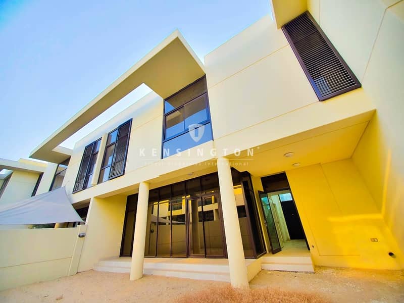 Three Bedroom plus maid Townhouse in the prestigious Pelham cluster for sale