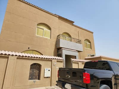 Villa for rent in Ajman, Al Rawda area, two floors, consisting of 5 master bedrooms, a master Majlis with washbasins, a hall with washbasins, and a ma
