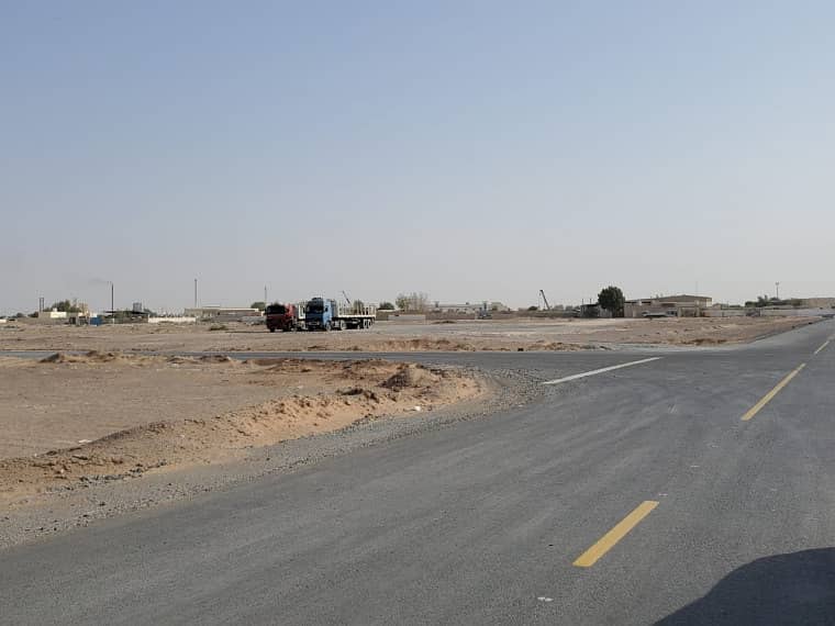 For sale industrial lands in the old Sajaa area, Qart Street, two bays and Arab expatriates
