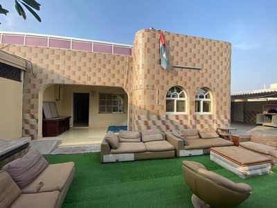 Villa on the ground floor with an extension in the Mushairef area, a very large area, with an electric yard, 7 fils only