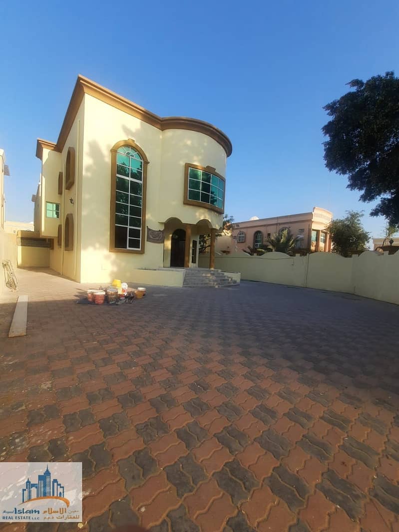 BIG VILLA 5 BEDROOMS / HALL / MAJLIS  PRIME LOCATION AL RAWDA*/*