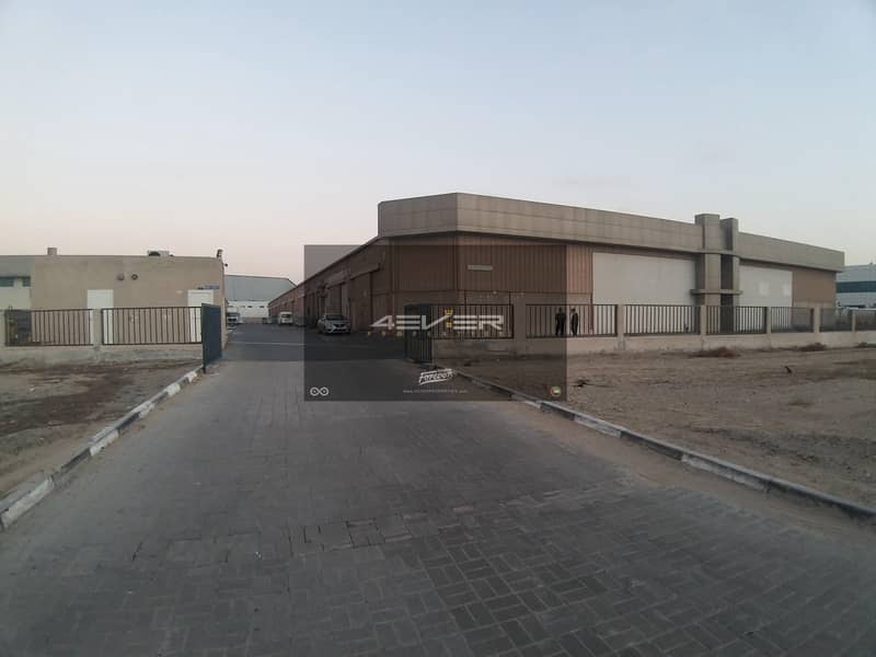 SMALL WAREHOUSES IN A WAREHOUSE COMPLEX FOR LEASE