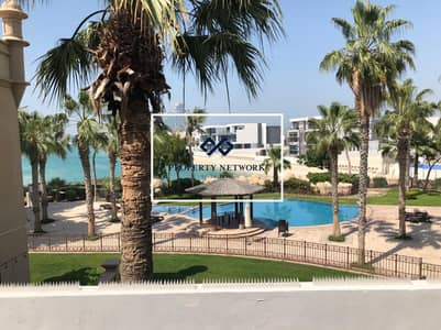 3 Bedroom Villa for Sale in Palm Jumeirah, Dubai - Spacious |Canal Cove| Stunning water view |Villa