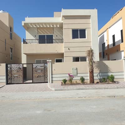 4 Bedroom Villa for Sale in Al Alia, Ajman - Villa for sale in Ajman, Al Alia area, in front of Al Raqaib, a very special location The villa is freely owned for all nationalities Super Lux finish
