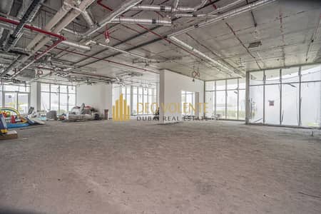 Shop for Sale in Palm Jumeirah, Dubai - Spacious and Strategically Placed Commercial Space