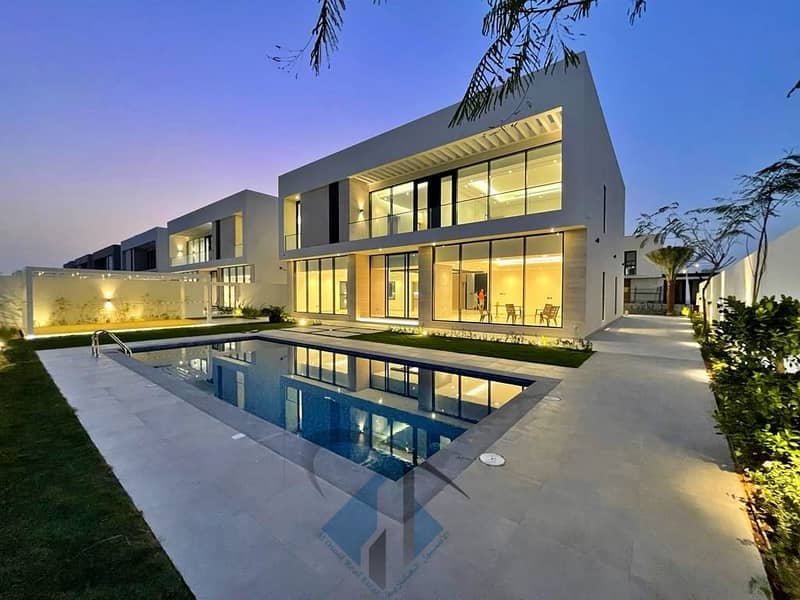 For sale villa overlooking the golf and close to the sea with bank facilities For sale villa overlooking the golf and close to the sea with bank facilities