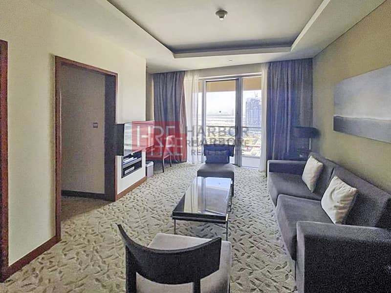 位于迪拜市中心，迪拜谦恭购物中心 1 卧室的酒店式公寓 140000 AED - 5697425