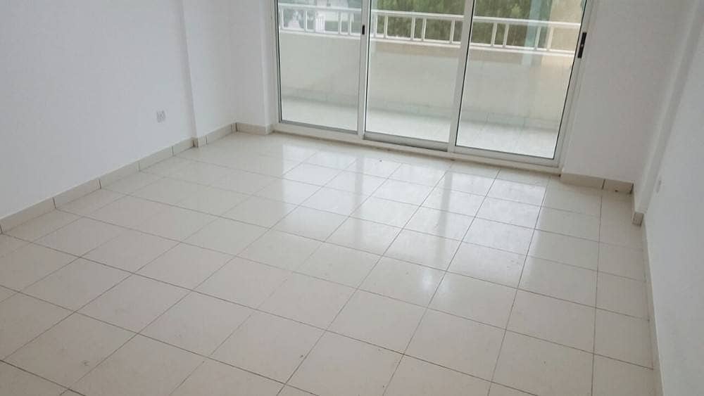 1minute walk from Oud Metha MS for 2BHK with laundry room and big balcony