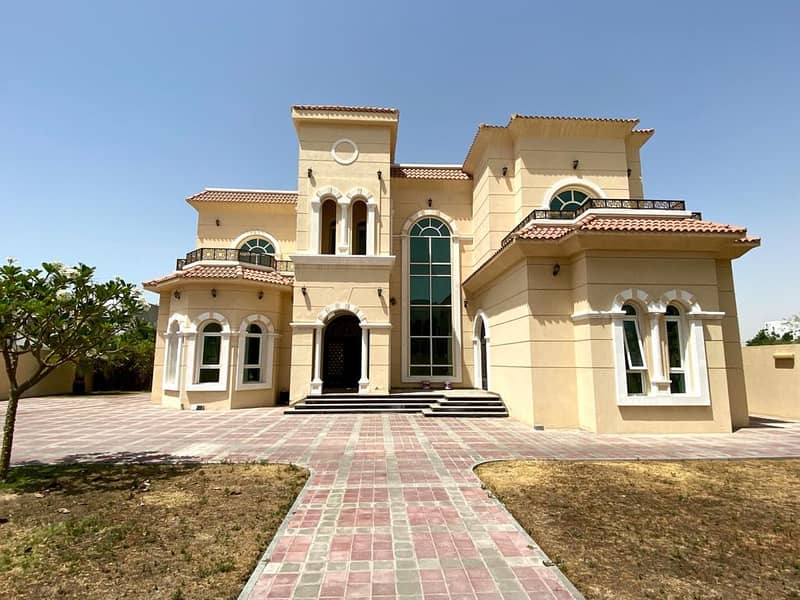 LUXURY VILLA FOR RENT IN KHAWANEEJ FIRST (5 bed + hall + living + service b
