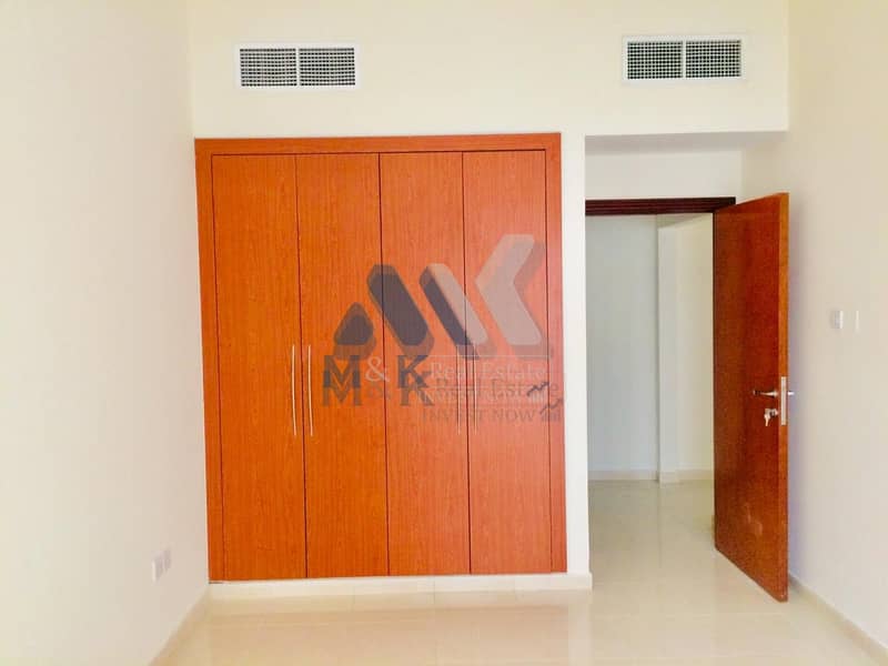 Very Large 3 Bedroom Apartment with Balcony