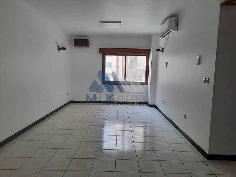Spacious 1 BR | Well Maintained | 5 Min To Metro