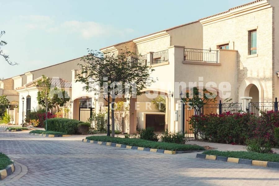Vacant Villa with spacious layout + Private Garden