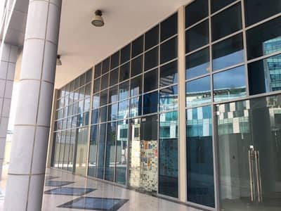 Shop for Rent in Business Bay, Dubai - Fully Fitted Corner Shop | Prime Location