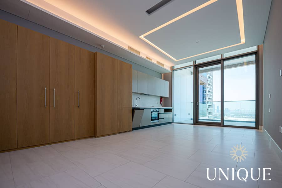 High Floor | Balcony | Tenanted with PP
