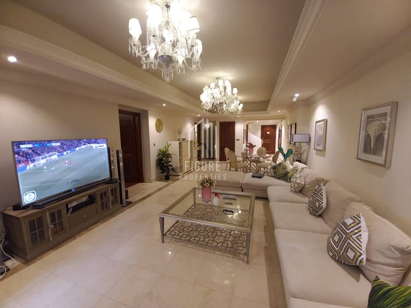 Lavish Townhouse 3 BR Master in Palm Jumeirah with pool