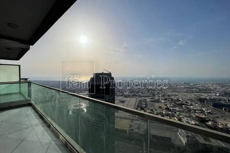 Apt with luxurious finishes & scenic lake views