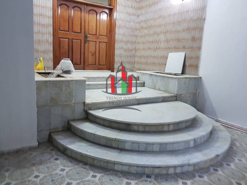 Villa for rent in Karama  4 bedrooms 155000 dirhams