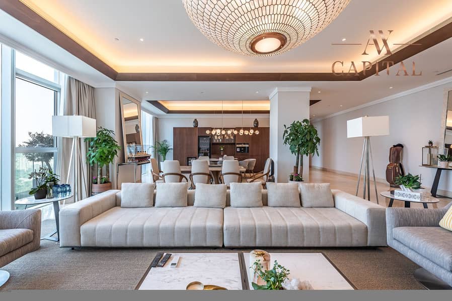 Luxury Unique| Penthouse | Modern Fully Upgraded