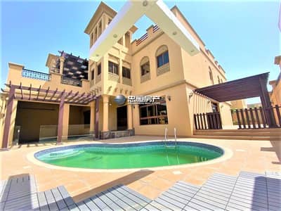 5 Bedroom Villa for Rent in Jumeirah, Dubai - Private Pool | Burj Khalifa & Canal view | Private Garden