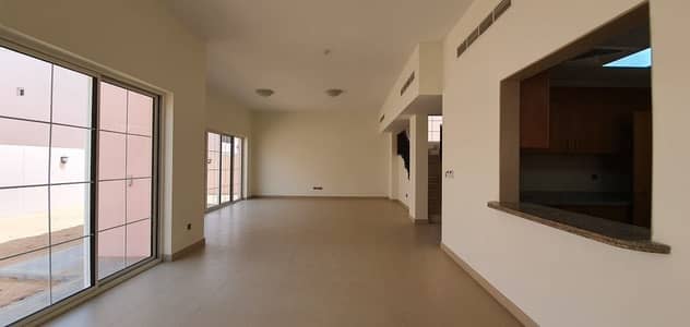 4 Bedroom Villa for Rent in Nad Al Sheba, Dubai - 4 Bedroom plus maids close to community centre