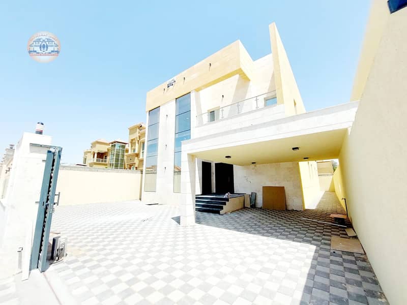 Villa for sale, facing a second stone, a piece of the neighboring street, very large areas, freehold for all nationalities, and the price is negotiabl