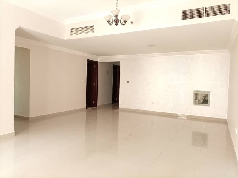 Big offer 3 bedroom hall in muwaileh sharjah Meantinace free Covred Parking free 2 side Balcony master room store room