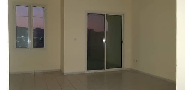 استوديو  للايجار في المدينة العالمية، دبي - شقة في الحي البريطاني المدينة العالمية 23000 درهم - 5914738