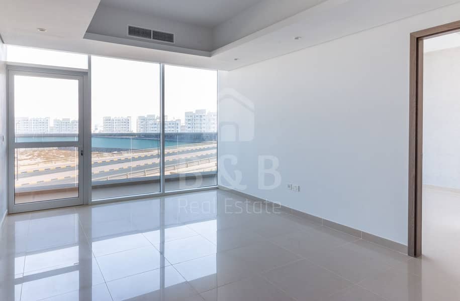 Beautiful 1 Bedroom Apartment with Lagoon View