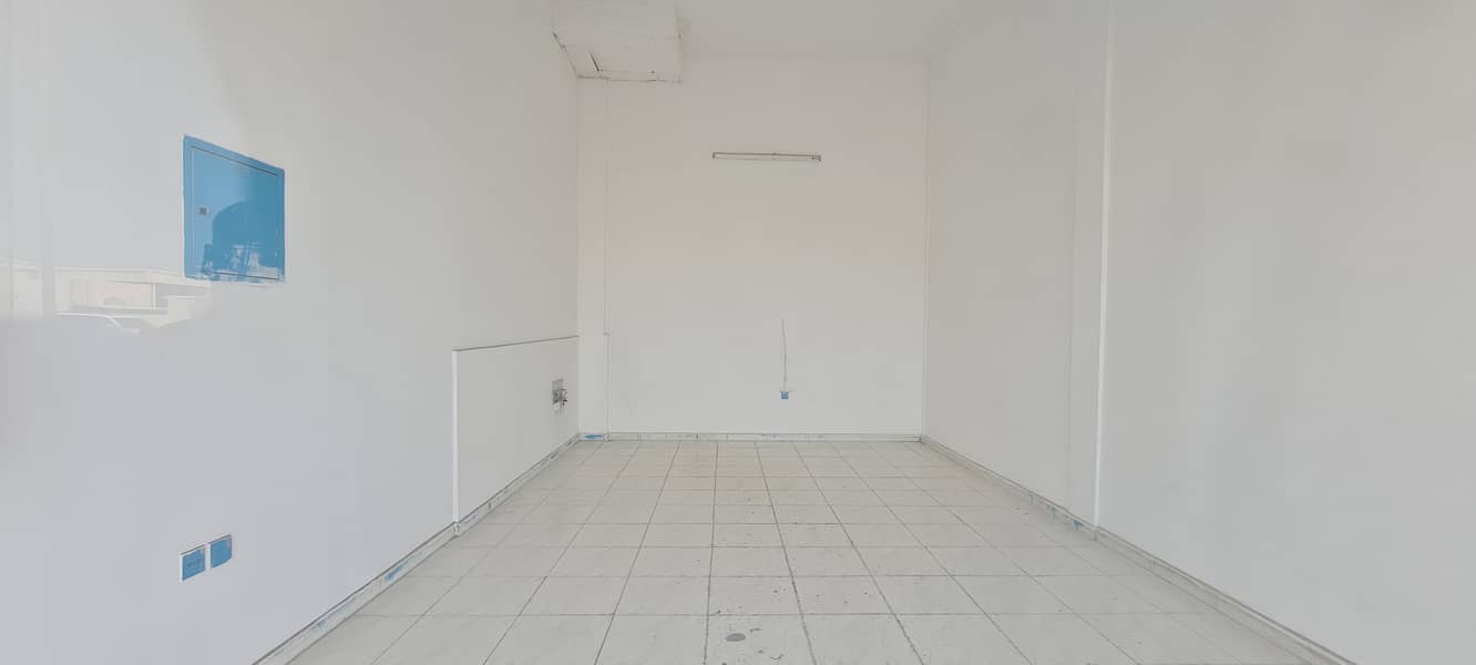 SHOP FOR RENT IN INDUSTRIAL AREA