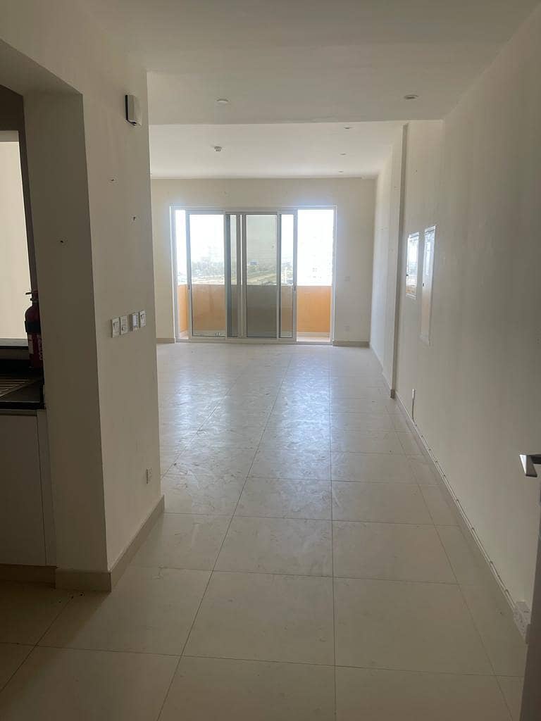LARGE UNIT OF 1 BEDROOM HALL WITH BALCONY FULL FACILITY  BUILDING  AVAILABLE FOR RENT