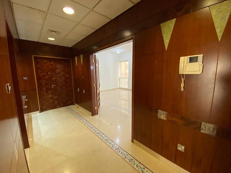 Luxurious 3bhk with sea view and maid room