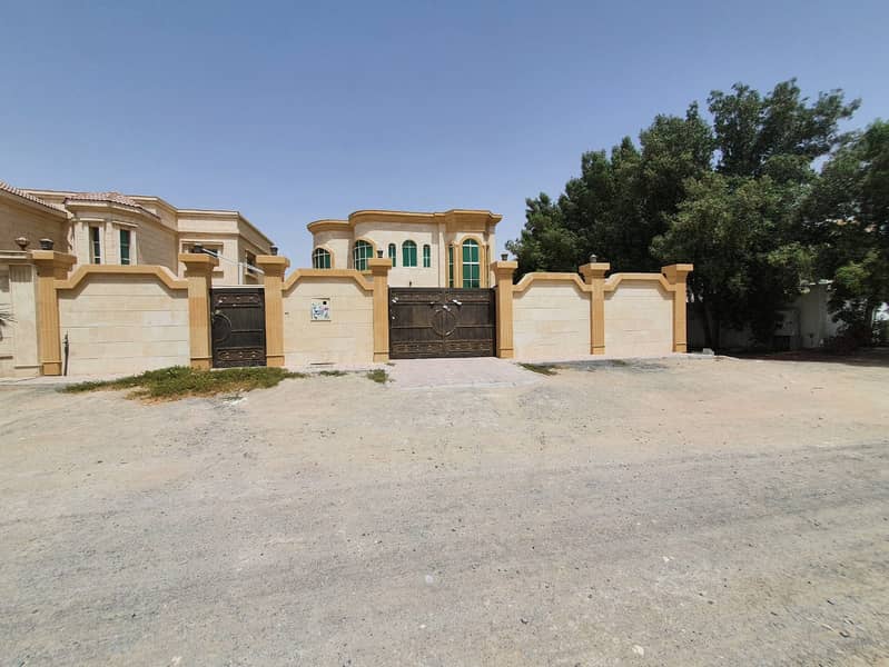 Villa for sale in Ajman, Al-Rawda area, with electricity, water and air conditioners, at the price of a snapshot