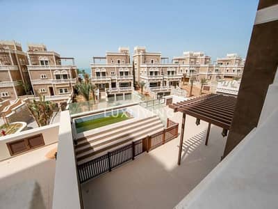 4 Bedroom Villa for Sale in Palm Jumeirah, Dubai - Great Location | Corner Villa | Skyline View