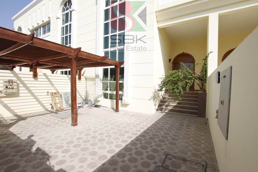 Spacious 3BR Villa in al wasel road  for commercial