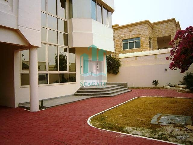 Fully renovated 4 bedroom plus maid villa with private pool in Umm Suqeim 1