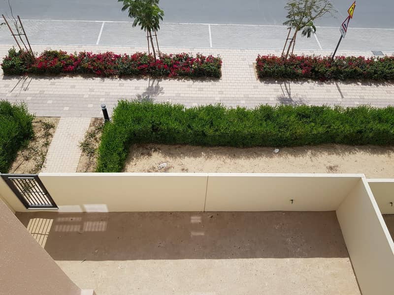 brand new 3bedroom villa for rent great location contact mr. khan. . .