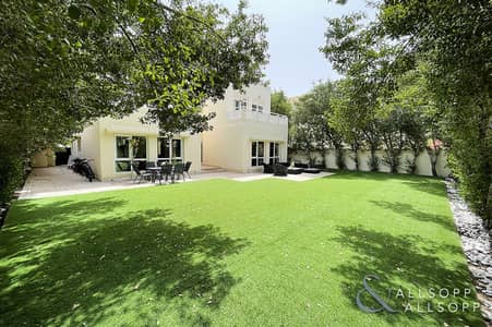 4 Bedroom Villa for Sale in The Meadows, Dubai - Fully Upgraded | 4 Beds | Private Garden