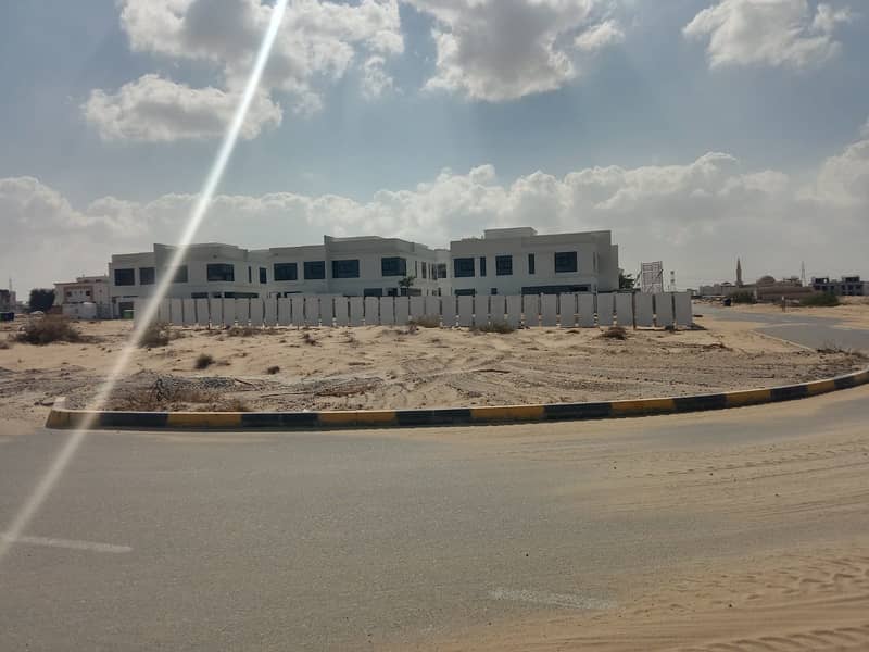 Selling private residential land on the street corner at the price of a snapshot close to a mosque and opposite the garden and Al Badi Palace in the A