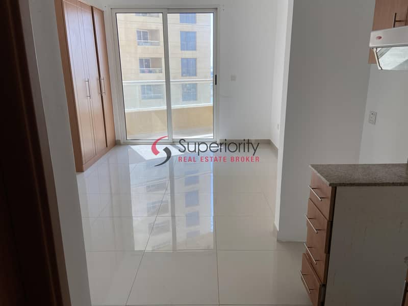 With Parking | Stunning Studio For Rent In Lakeside IMPZ